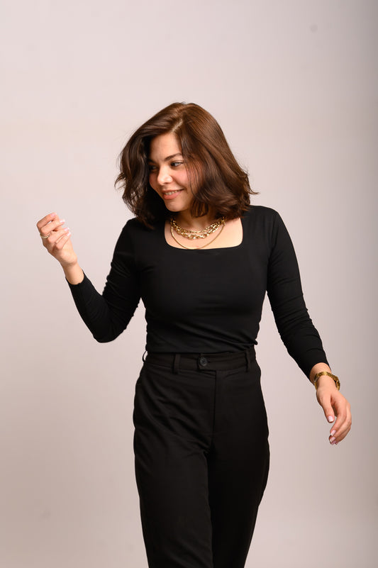 BLACK SQUARE NECK LONG SLEEVE